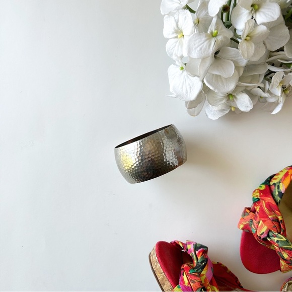 3/$20 Hammered Design Bangle Bracelet - Picture 7 of 9